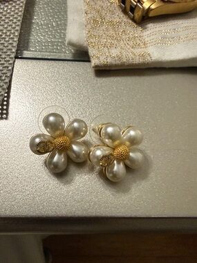 Pearl Flower studs Earrings